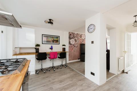 4 Badgers Copse, Worcester Park, KT4 7EZ