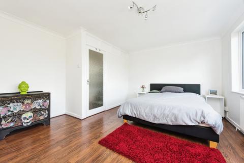 4 Badgers Copse, Worcester Park, KT4 7EZ