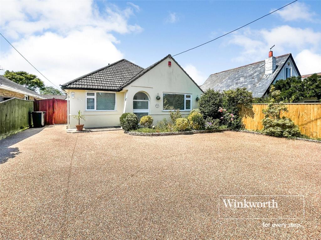 Ferndown, Ferndown BH22 3 bed bungalow for sale £500,000