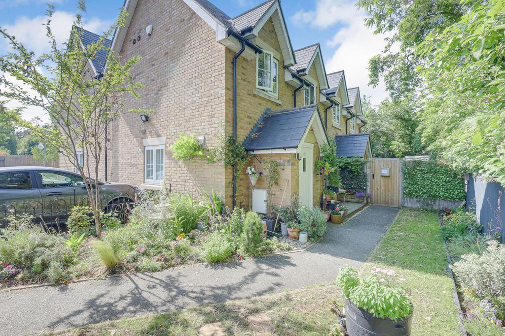 Hampton Court, Basildon, SS15 2 bed semidetached house for sale £290,000