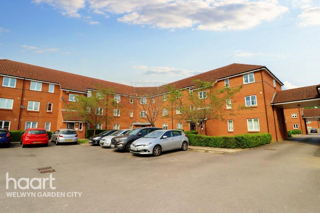 Layton Street, Welwyn Garden City 1 bed apartment £210,000