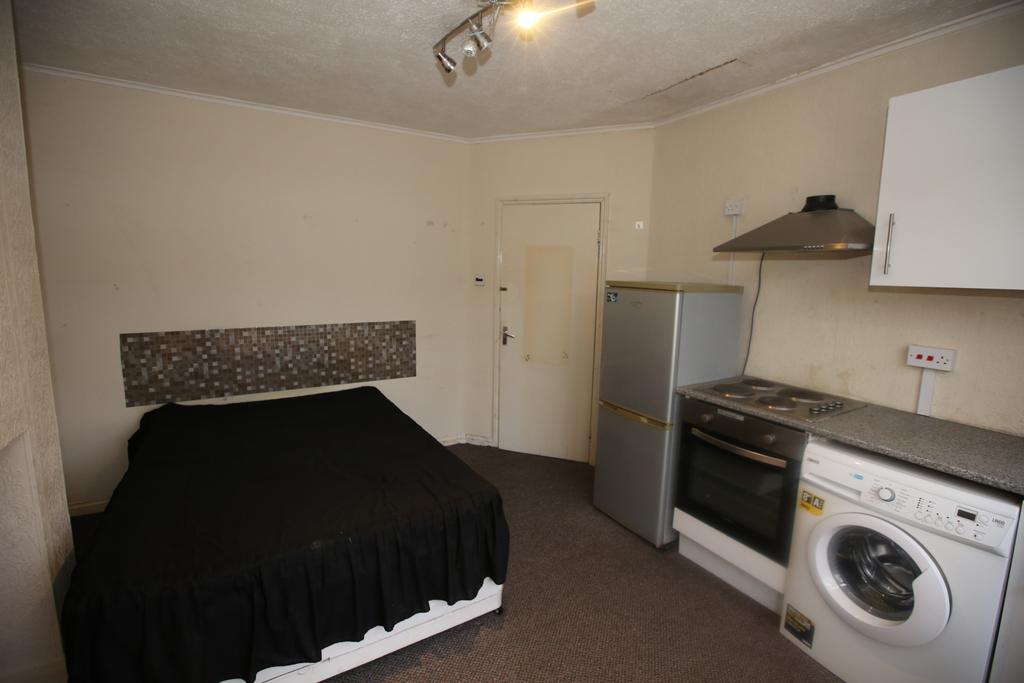 Studio Flat to Let