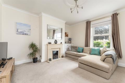 2 bedroom end of terrace house for sale, Lawn Road, Burley in Wharfedale, Ilkley, West Yorkshire, LS29