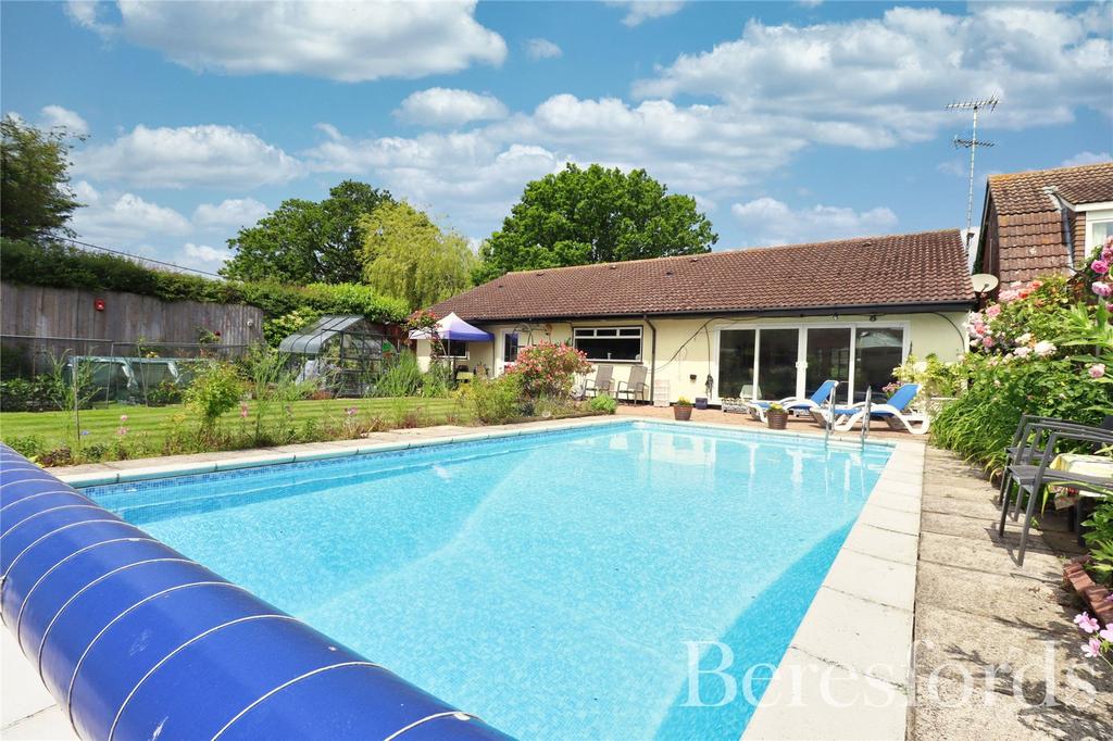 Priory Road, Bicknacre, CM3 4 bed bungalow for sale £675,000