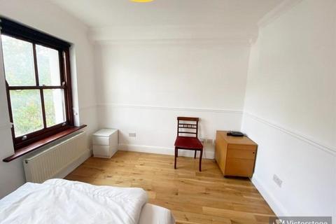 undefined, Whitechapel Road, Whitechapel, London  E1