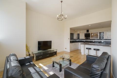2 bedroom apartment to rent, 28D Crown Street