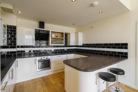 2 bedroom apartment to rent, 28D Crown Street