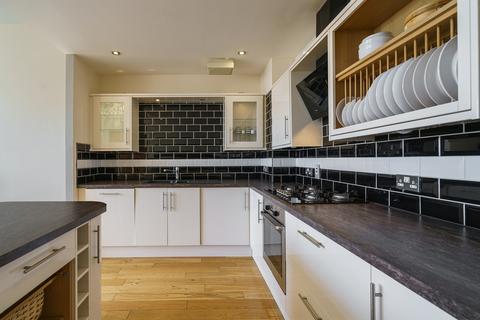 2 bedroom apartment to rent, 28D Crown Street