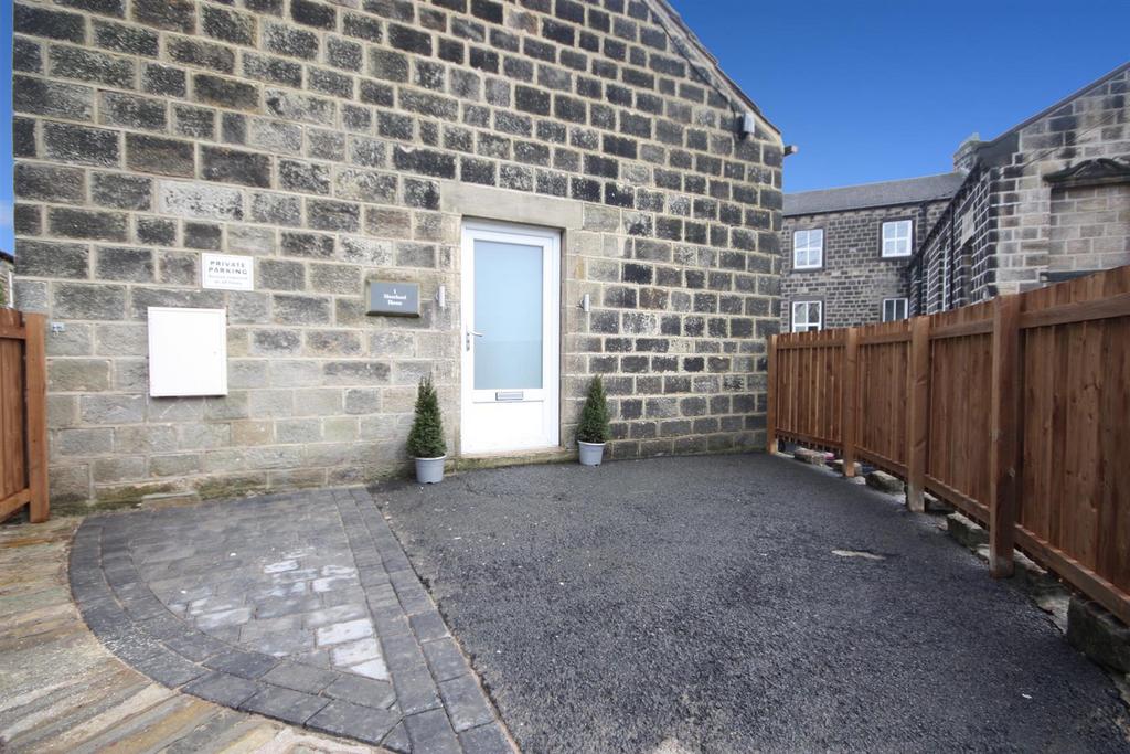 Moorland House, Low Green, Rawdon, Leeds, LS19 2 bed flat to rent £