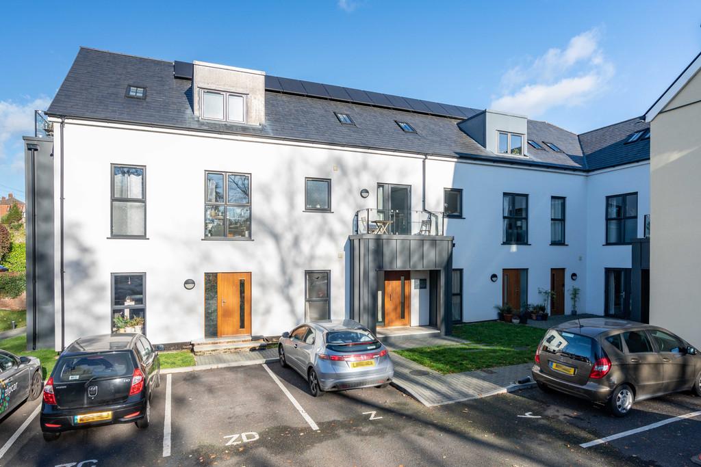 Chalkpit Lane, Dorking 2 bed apartment to rent £1,425 pcm (£329 pw)