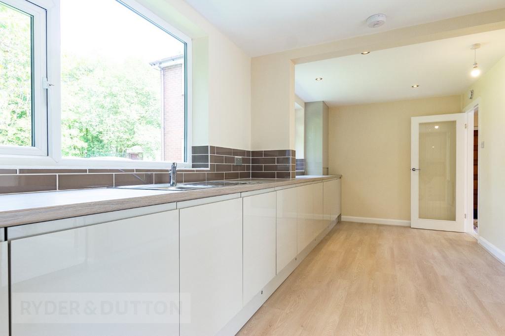 Kitchen & Dining