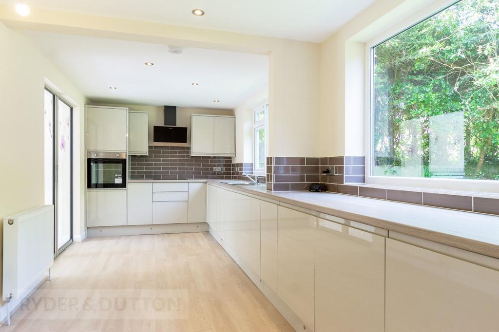 Kitchen & Dining