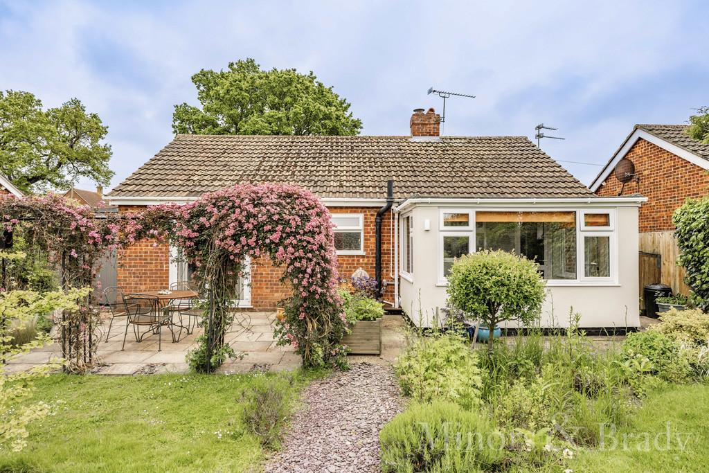 School Road, Potter Heigham 2 bed detached bungalow for sale £250,000