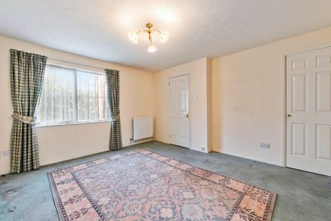 24 Eindhoven Close, Carshalton, SM5 2FD