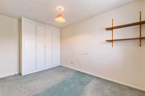 24 Eindhoven Close, Carshalton, SM5 2FD