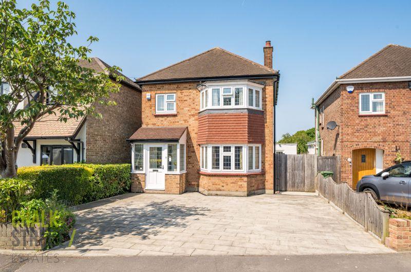 Haynes Road, Hornchurch, RM11 3 bed detached house for sale £750,000