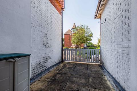 2 bedroom apartment to rent, Craneswater Park, Southsea
