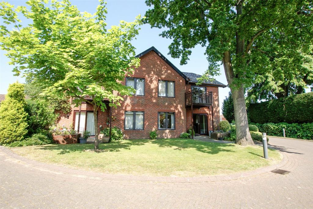 Hartley Wintney, Hampshire RG27 1 bed apartment for sale £225,000