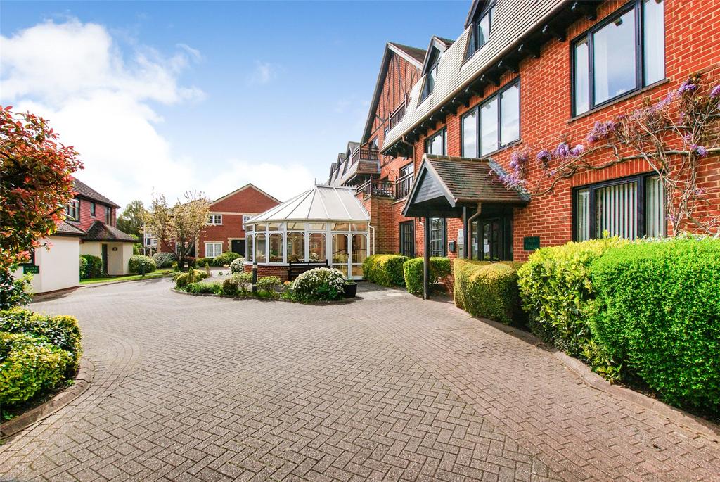 Hartford Court, Hampshire RG27 1 bed apartment for sale £210,000