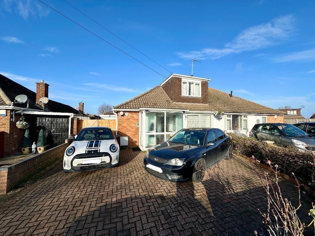 King William Close, Barton Le Clay, Bedfordshire, MK45 4QE 3 bed
