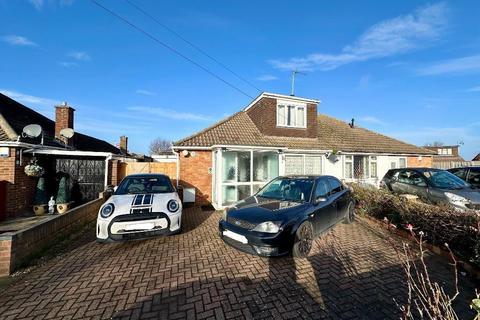 3 bedroom bungalow for sale, King William Close, Barton Le Clay, Bedfordshire, MK45 4QE