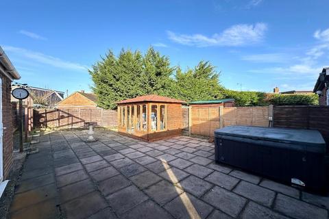 3 bedroom bungalow for sale, King William Close, Barton Le Clay, Bedfordshire, MK45 4QE