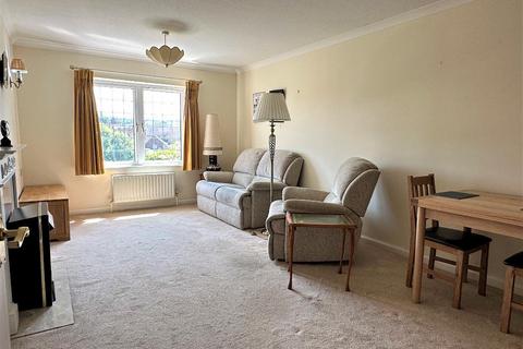 2 bedroom flat for sale, Penns Court, Steyning, West Sussex, BN44 3BF