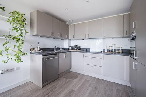 2 bedroom flat for sale, Skylark Point, Manor House, London, N4