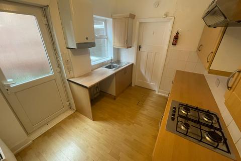 2 bedroom flat to rent, Simonside Terrace, Heaton, Newcastle , NE6