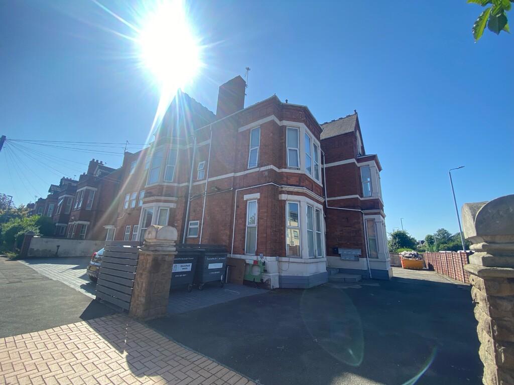 Patrick Road, West Bridgford... 2 bed apartment £850 pcm (£196 pw)