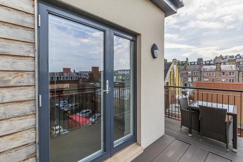 Flat 10, 1 Hatters Lane, Edinburgh, EH7 4GZ