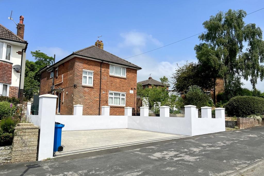 Astbury Avenue, HOME AND Poole, BH12 5 bed detached house for