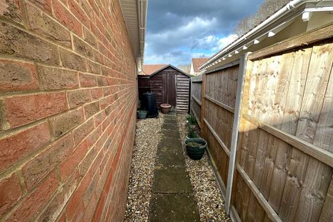 82 Dickens Dell, Totton, Southampton, SO40 8FJ