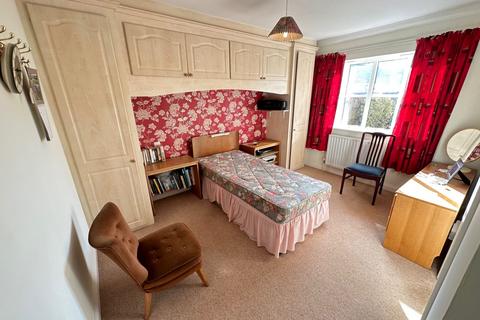 82 Dickens Dell, Totton, Southampton, SO40 8FJ