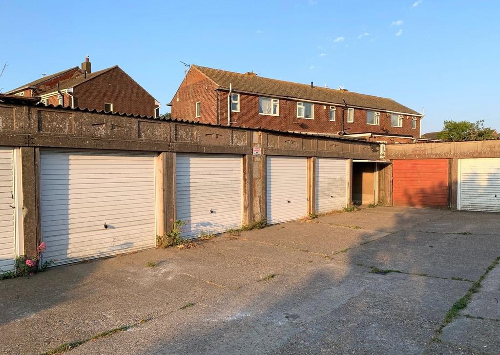 Middle Road, Hastings, Hastings, TN35 Garage £65 pcm (£15 pw)