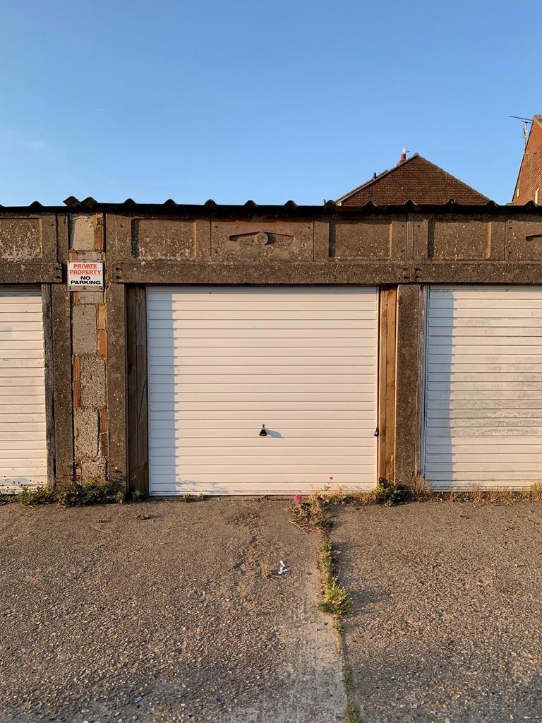 Middle Road, Hastings, Hastings, TN35 Garage £65 pcm (£15 pw)