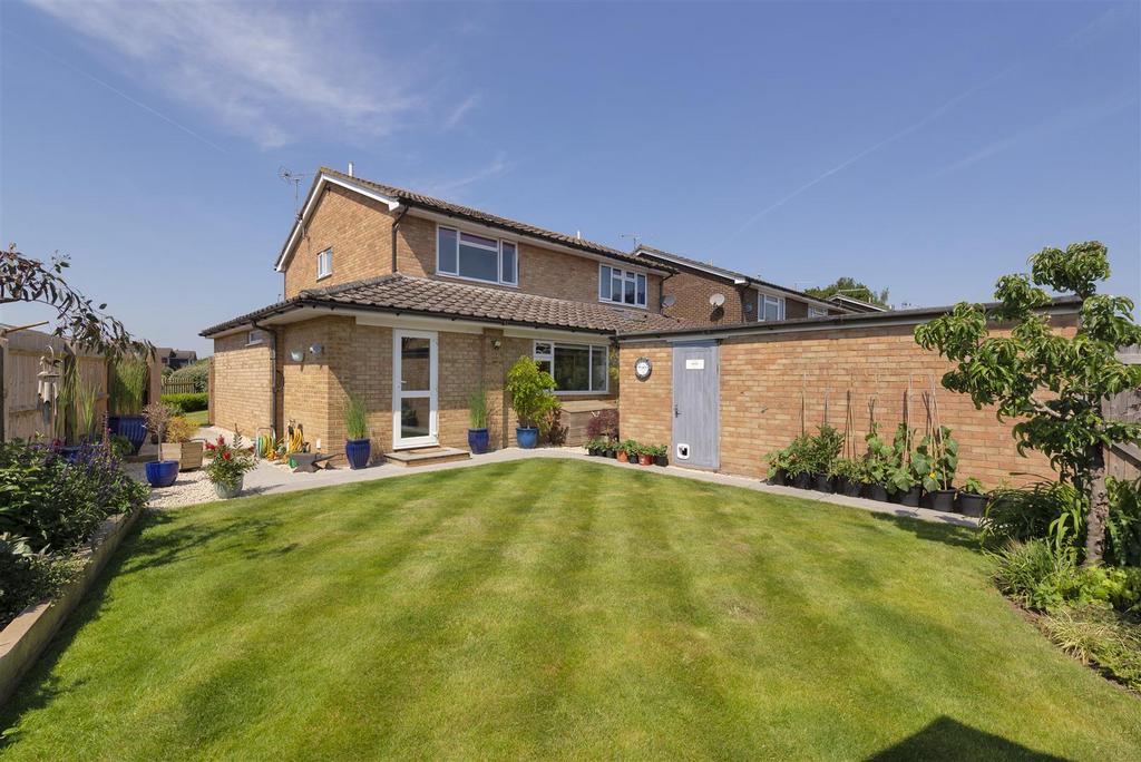 Golding Gardens, East Peckham, Tonbridge 2 bed semidetached house for