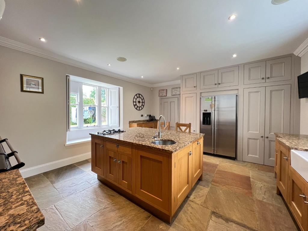 Kitchen1.JPG