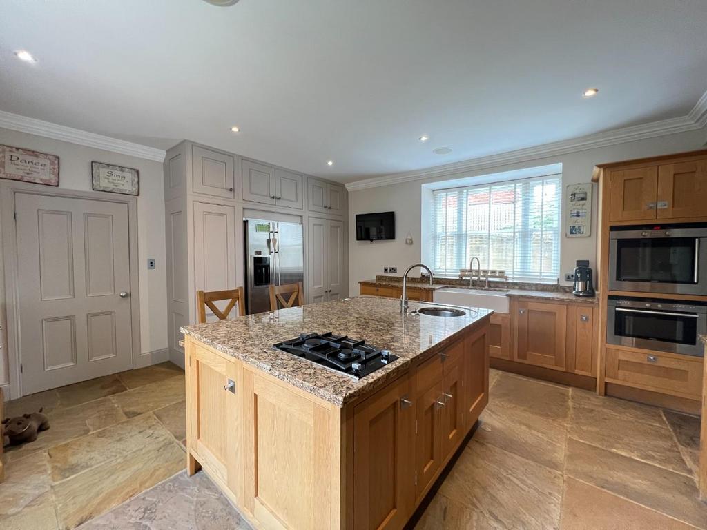 Kitchen5.JPG