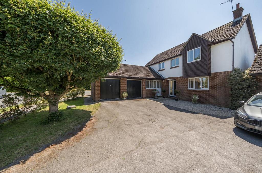 Rosebay Avenue, Billericay 4 bed detached house for sale £800,000
