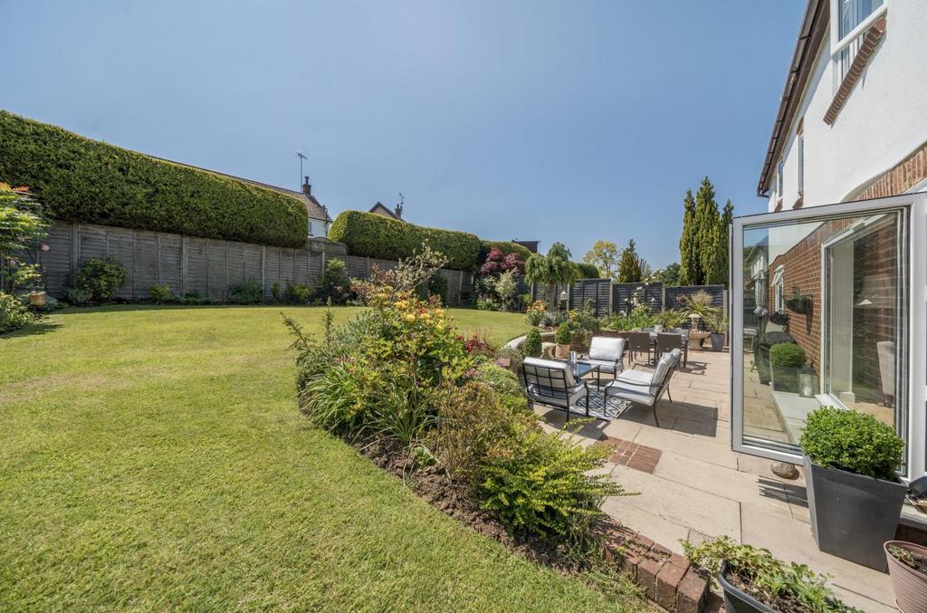 Rosebay Avenue, Billericay 4 bed detached house for sale £800,000
