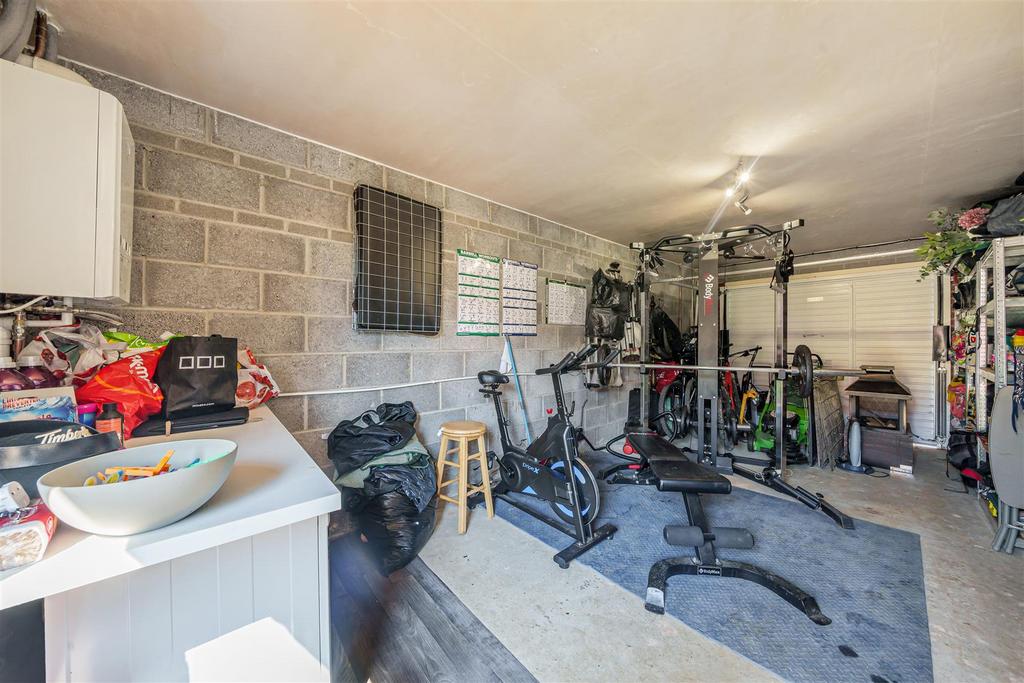 Garage/utility