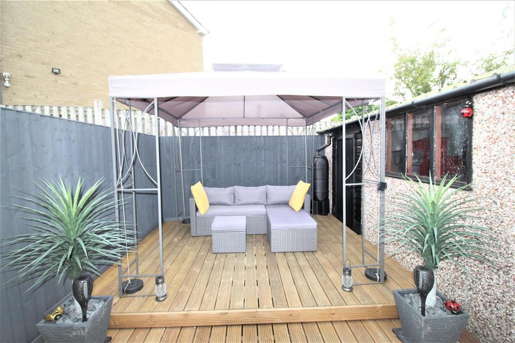 Cloverville Approach, Bradford BD6 2 bed semidetached house for sale