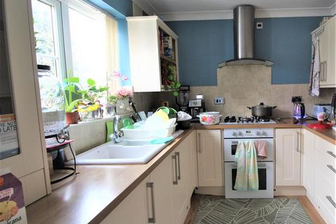37 Knightsbridge Walk, Bradford, BD4 6ES
