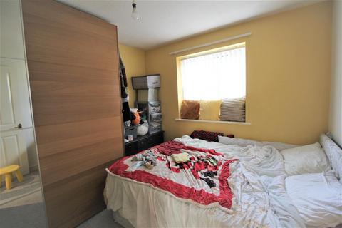 37 Knightsbridge Walk, Bradford, BD4 6ES