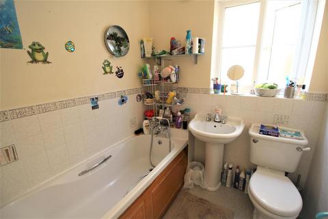 37 Knightsbridge Walk, Bradford, BD4 6ES