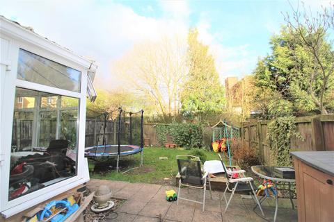 37 Knightsbridge Walk, Bradford, BD4 6ES