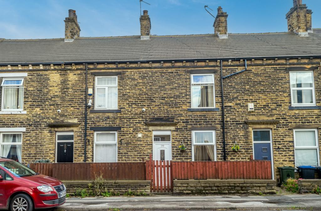 Cutler Heights Lane, Bradford BD4 3 bed house £117,500
