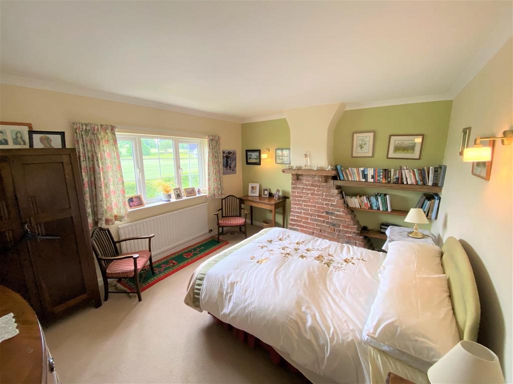 Bed2.JPG