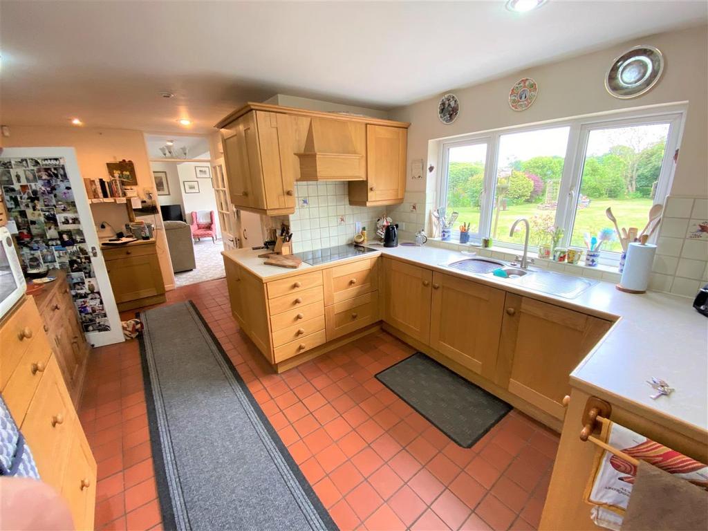 Kitchen2.JPG
